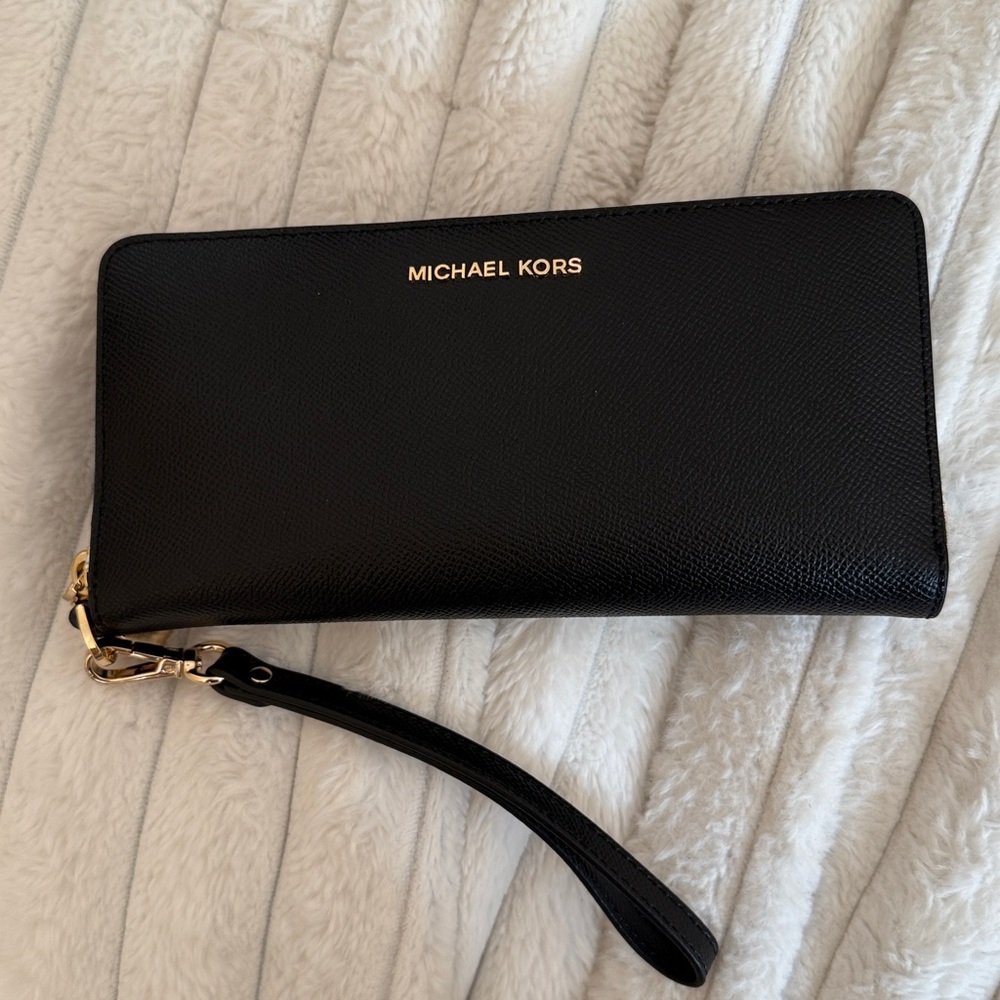 NWOT Michael Kors Jet Set Travel Continental Wallet